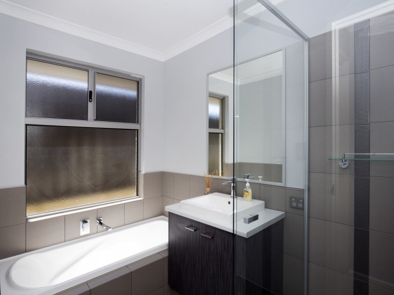 44 Bradley Street, Lakelands WA 6180