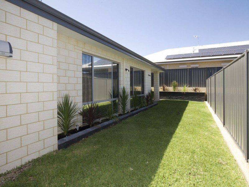 44 Bradley Street, Lakelands WA 6180