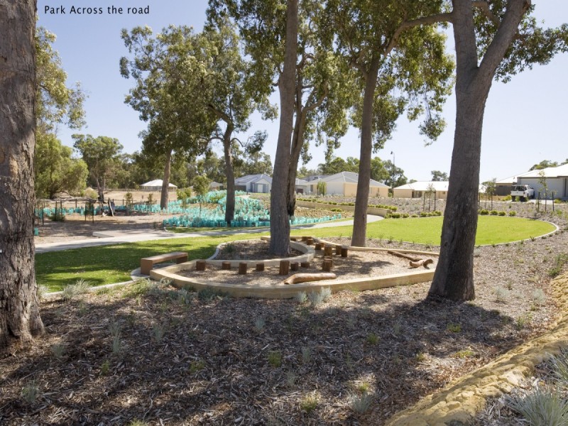 44 Bradley Street, Lakelands WA 6180