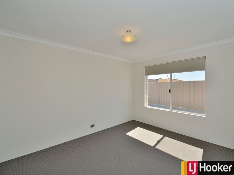 8 Aquamarine Parade, Karnup WA 6176