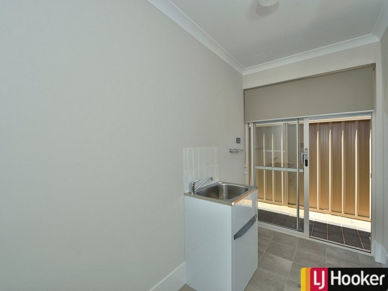 8 Aquamarine Parade, Karnup WA 6176