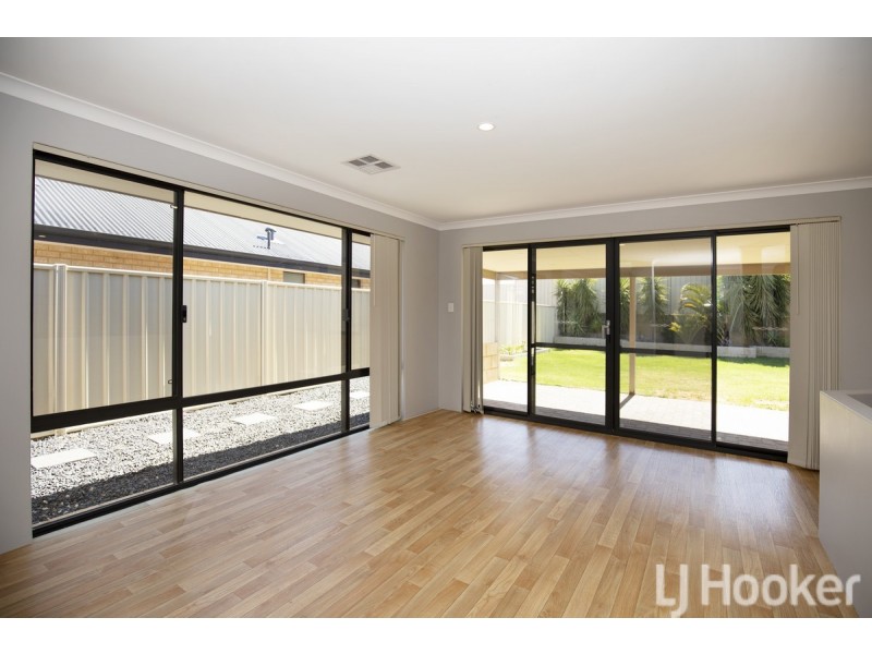 4 Pelora View, Lakelands WA 6180