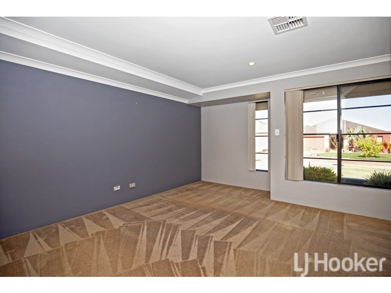 4 Pelora View, Lakelands WA 6180