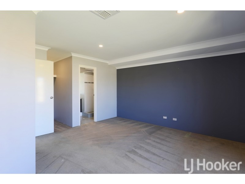 4 Pelora View, Lakelands WA 6180