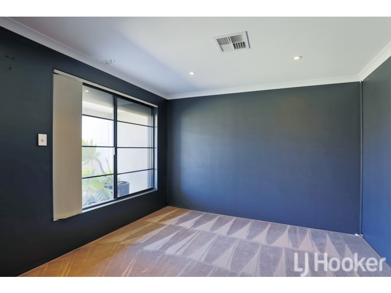 4 Pelora View, Lakelands WA 6180