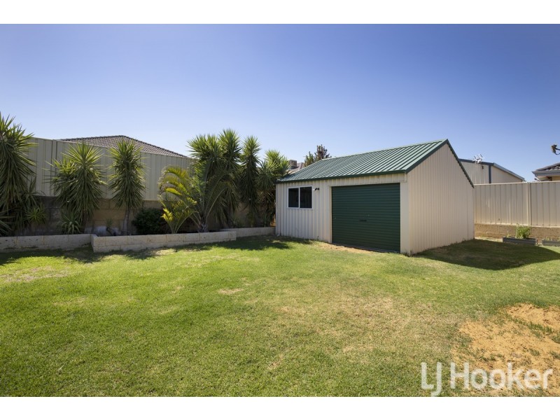 4 Pelora View, Lakelands WA 6180