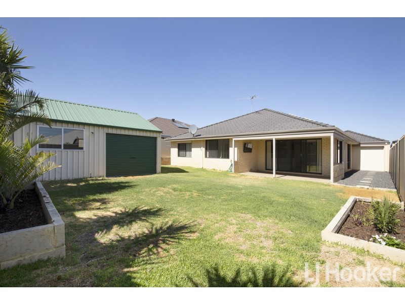 4 Pelora View, Lakelands WA 6180