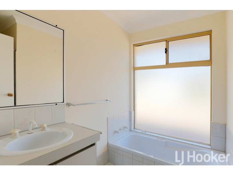 8 Ebony Crt, Halls Head WA 6210