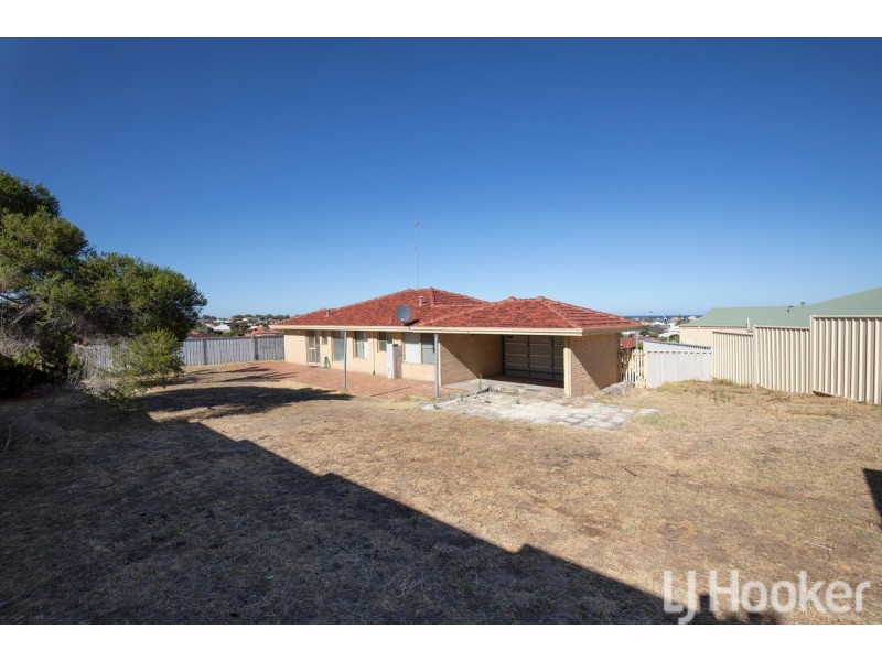8 Ebony Crt, Halls Head WA 6210