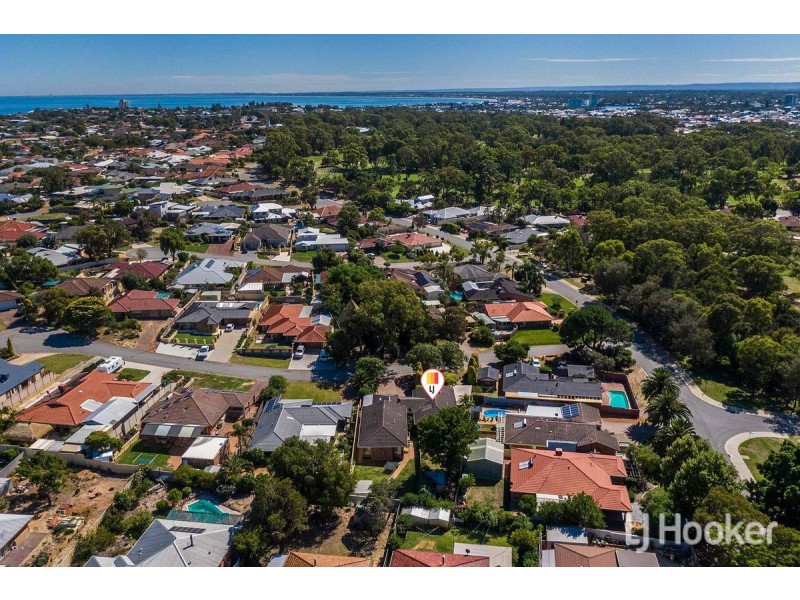 2/15 Newstead Close, Halls Head WA 6210