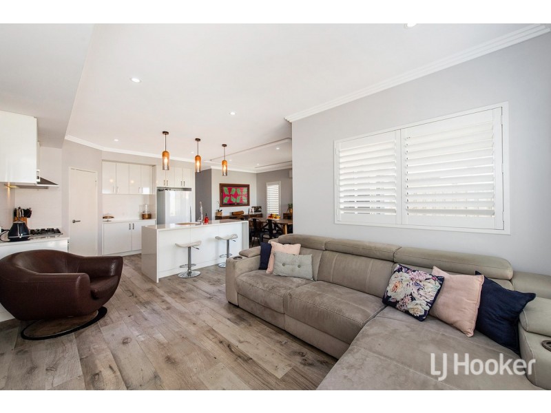 38 Acerosa Boulevard, Halls Head WA 6210