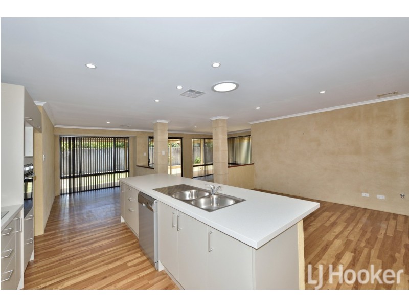 140 Peelwood Parade, Halls Head WA 6210