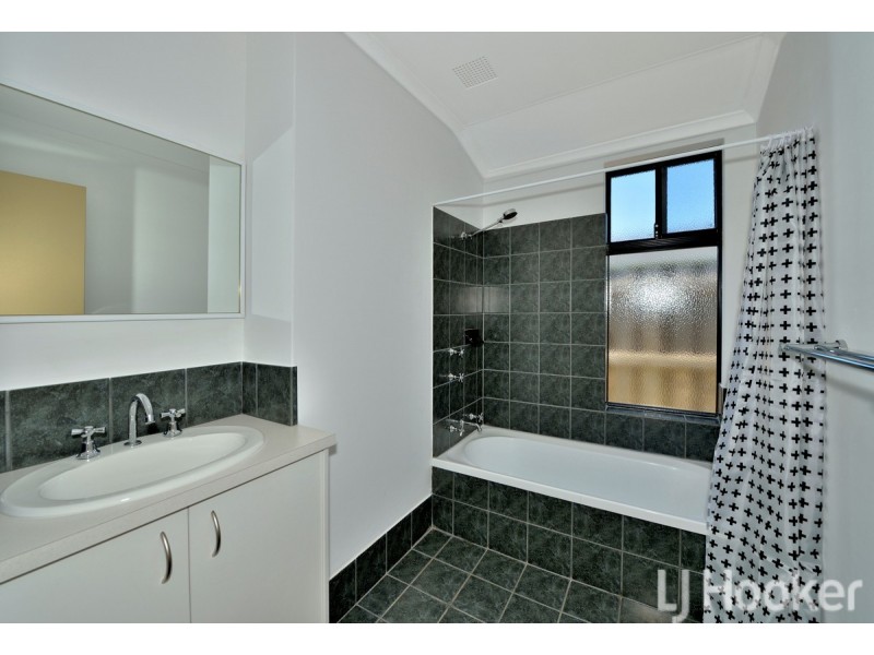 140 Peelwood Parade, Halls Head WA 6210