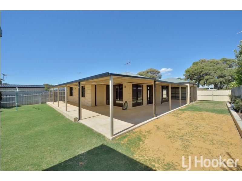 140 Peelwood Parade, Halls Head WA 6210