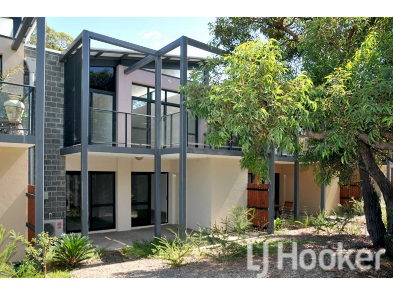 8 Golfers Retreat, Halls Head WA 6210