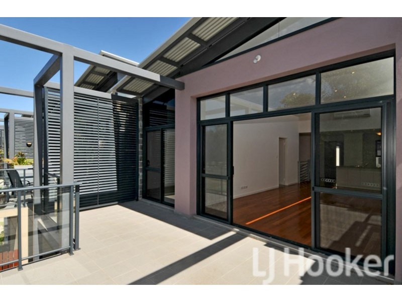 8 Golfers Retreat, Halls Head WA 6210