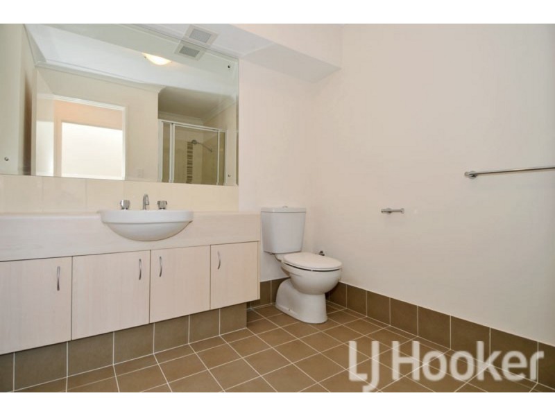 8 Golfers Retreat, Halls Head WA 6210