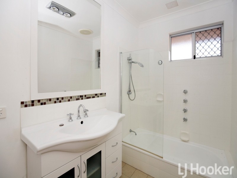 22 Scrivener Place, Halls Head WA 6210