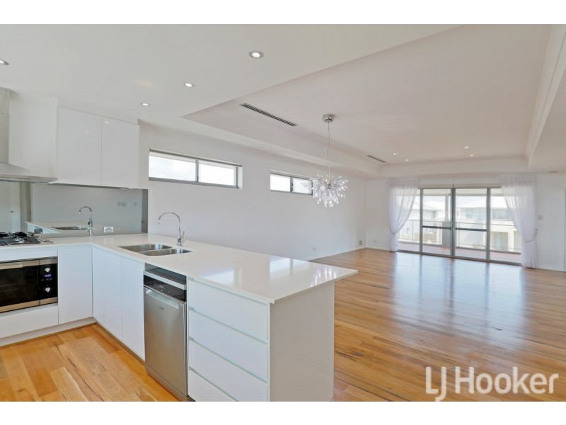 22 Sugarwood Terrace, Halls Head WA 6210