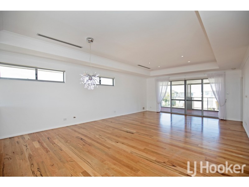 22 Sugarwood Terrace, Halls Head WA 6210