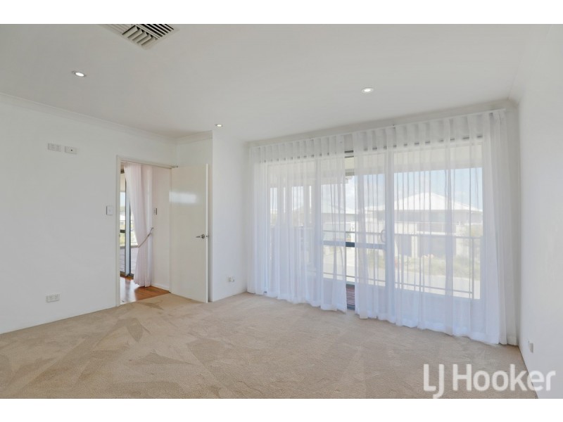 22 Sugarwood Terrace, Halls Head WA 6210