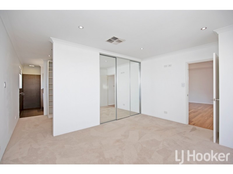 22 Sugarwood Terrace, Halls Head WA 6210