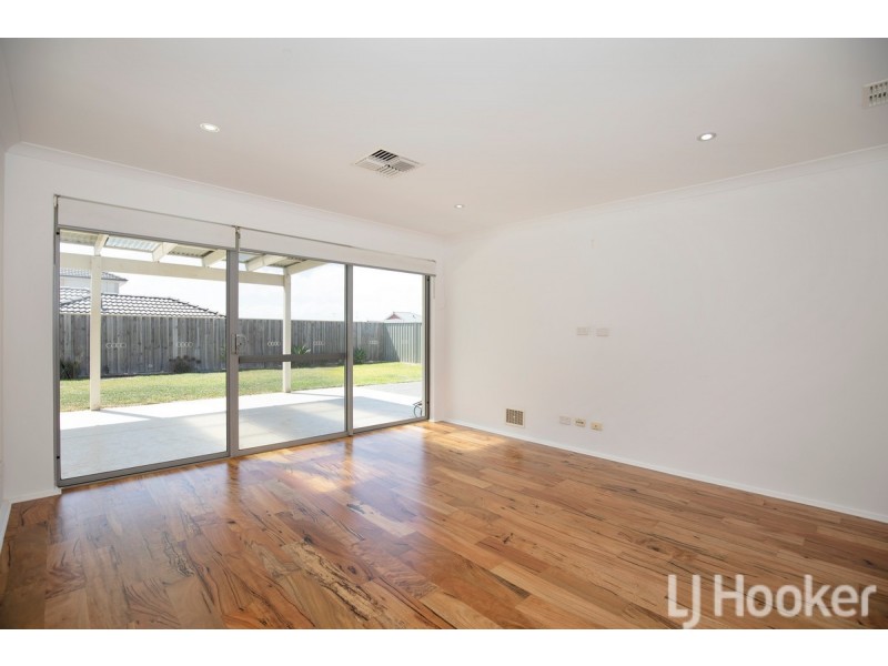 22 Sugarwood Terrace, Halls Head WA 6210