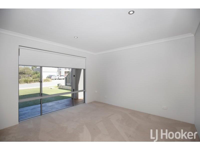 22 Sugarwood Terrace, Halls Head WA 6210