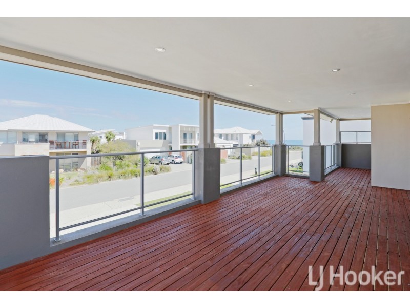 22 Sugarwood Terrace, Halls Head WA 6210