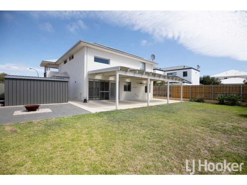 22 Sugarwood Terrace, Halls Head WA 6210