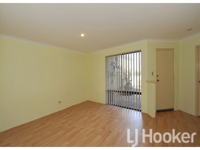 14 Whitegum Pass, Halls Head WA 6210