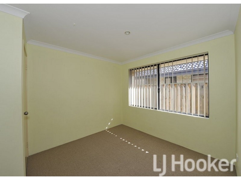 14 Whitegum Pass, Halls Head WA 6210