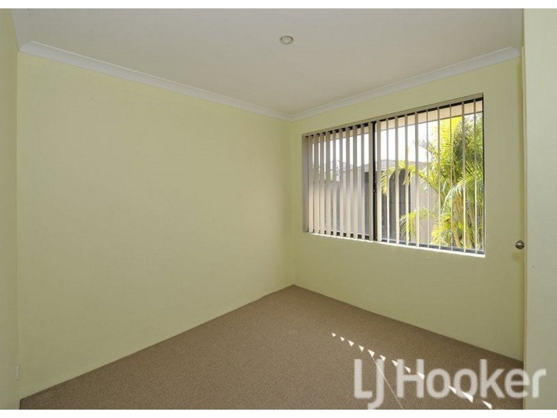 14 Whitegum Pass, Halls Head WA 6210