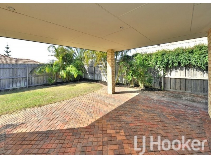 14 Whitegum Pass, Halls Head WA 6210