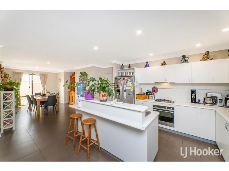 20 Zamia Loop, Wannanup WA 6210
