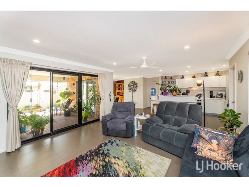 20 Zamia Loop, Wannanup WA 6210