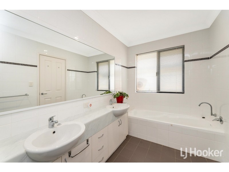 20 Zamia Loop, Wannanup WA 6210
