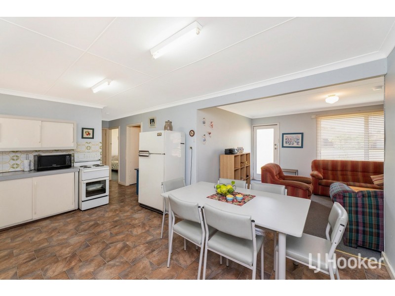 43 Loxton Street, Dudley Park WA 6210