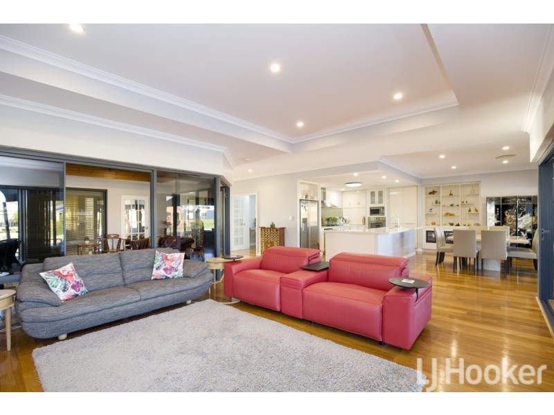 15 Ragamuffin Point, Halls Head WA 6210