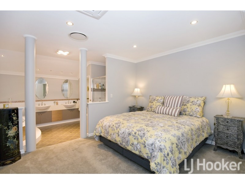 15 Ragamuffin Point, Halls Head WA 6210