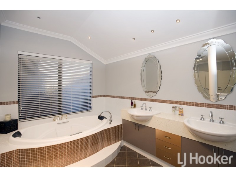 15 Ragamuffin Point, Halls Head WA 6210