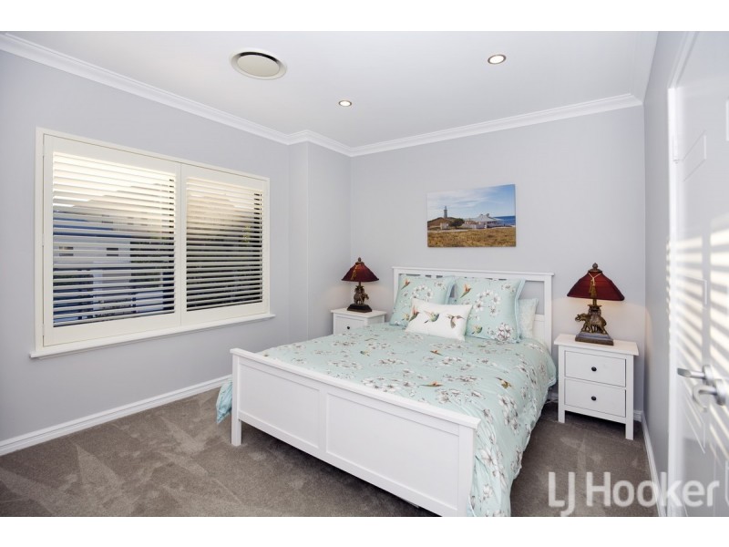 15 Ragamuffin Point, Halls Head WA 6210