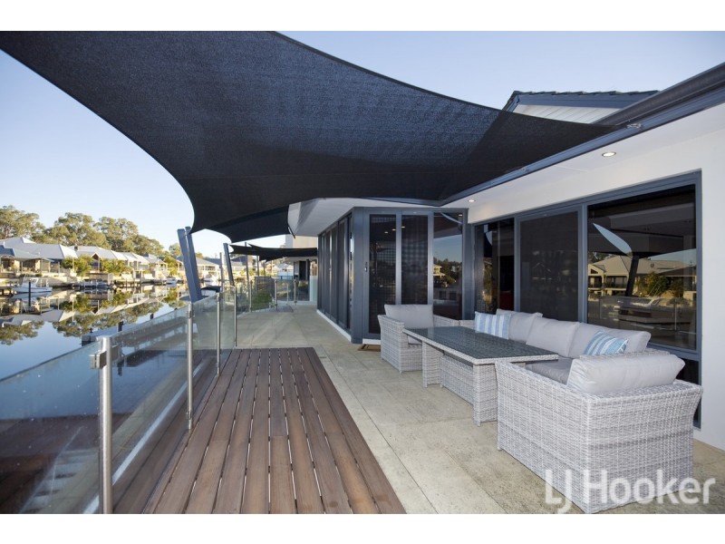 15 Ragamuffin Point, Halls Head WA 6210