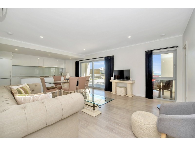 15/150 Boardwalk Boulevard, Halls Head WA 6210