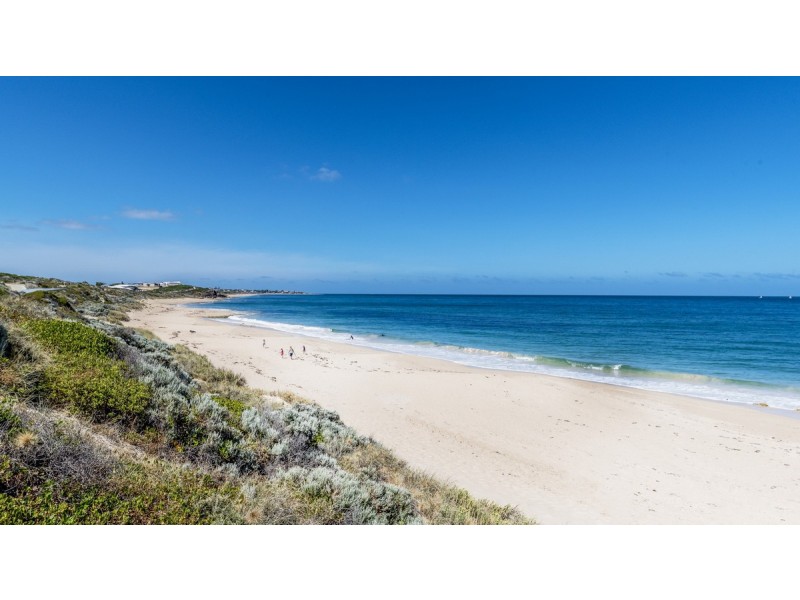 15/150 Boardwalk Boulevard, Halls Head WA 6210