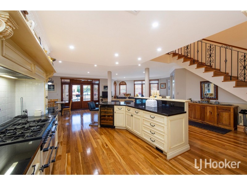 110/18 port Quays, Wannanup WA 6210