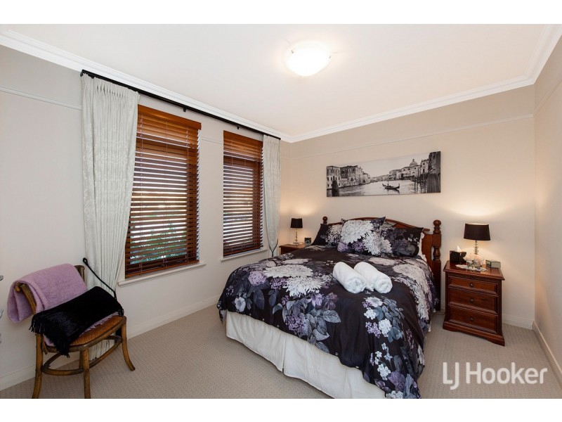 110/18 port Quays, Wannanup WA 6210