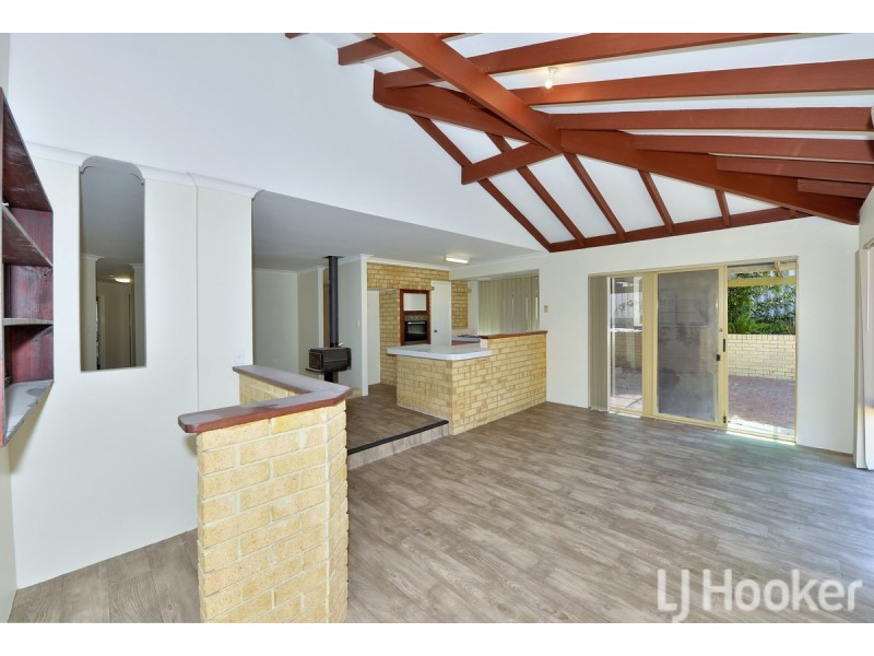 4 Camellia Court, Halls Head WA 6210