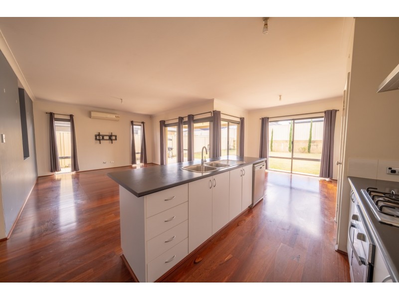 96 Cawana Parkway, Lakelands WA 6180