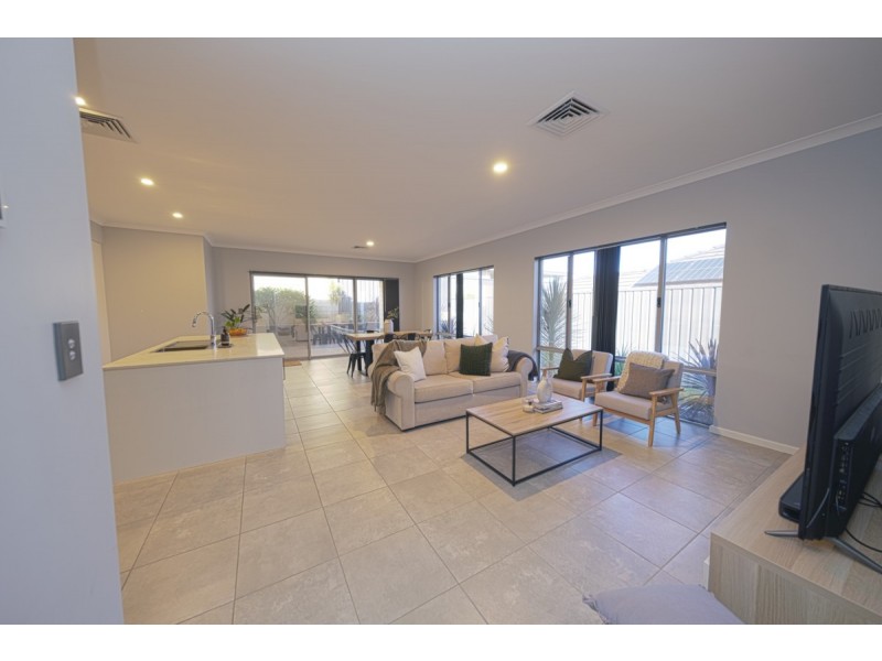 44 Bradley Street, Lakelands WA 6180